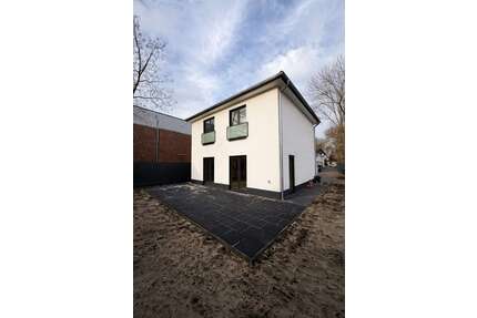 Haus zum Mieten in Bremen 1.600,00 € 128 m²