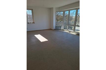 4 Zimmerwohnung mit Balkon - 574,00&nbsp;EUR Kaltmiete, ca.&nbsp; 88,25&nbsp;m&sup2; in Emden (PLZ: 26721)