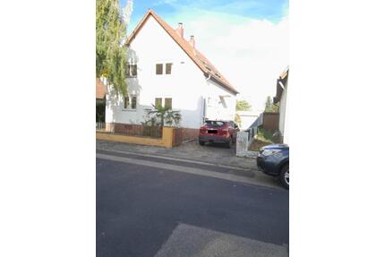 Gepflegtes Haus mit 2 Wohnungen in Haßloch von Privat