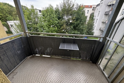 Wanne, Dusche und Balkon! Geräumige 2 Raum Wohnung im Zentrum! - Gera