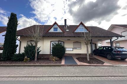 Wunderschöne 3-Zi.-Erdgeschosswohnung mit Balkon und herrlicher Aussicht ins Grüne! - Erlenbach am Main