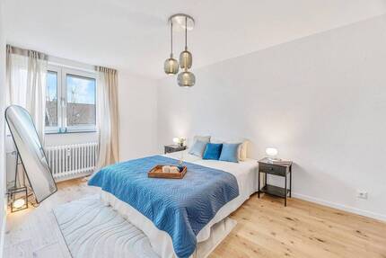 PROVISIONSFREI und sofort einziehen - Hochwertig renovierte 3,5-Zi Wohnung mit Balkon - Leonberg Höfingen