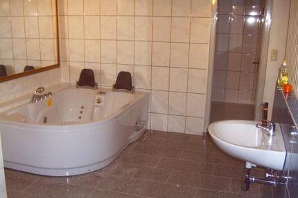 3 Zimmer Wohnung, 136 qm, im Erdgeschoss mit Garten in Wallerfing
