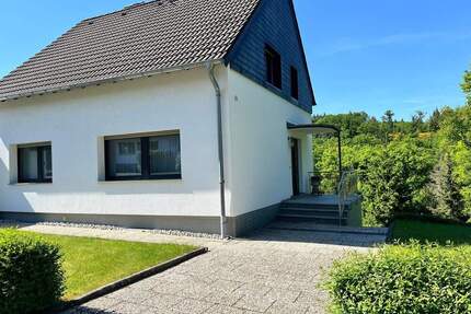 * Schönes Freistehendes Einfamilienhaus * 2 Garagen* traumhaftes Grundstück - Kreuzau Obermaubach