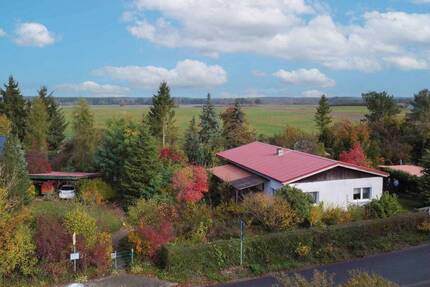 Naturgenuss: Einfamilienhaus im Bungalowstil mit großem Gartengrundstück in Feldrandlage - Mirow Qualzow