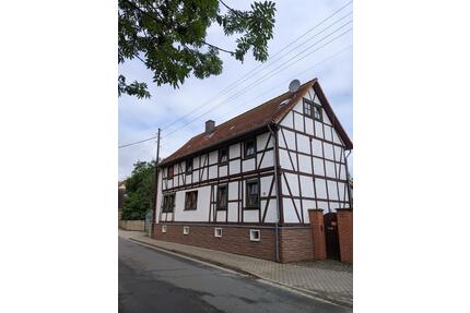 Charmantes Fachwerkhaus mit Nebengelass auf großem Grundstück - Huy