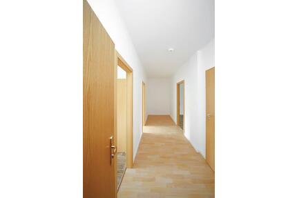 Großzügige 3 Raumwohnung mit verglastem Balkon - Eisleben (Lutherstadt)