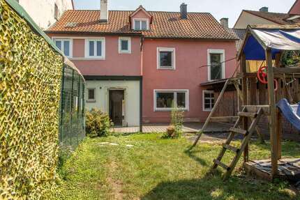 Haus zum Kaufen in Landau 220.000,00 € 180 m²