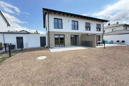 Provisionsfrei ! Klimafreundlicher NeubauDHH KfW40 mit PV und Speicher - Straubing Ittling