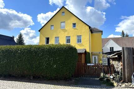 Voll vermietetes Mehrfamilienhaus mit 4 WE´s, gepflegtem Garten und Stellplätzen in Zwickau!
