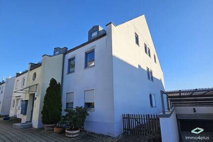 Schön aufgeteilte DG-Wohnung mit sonnigem Balkon mit Domblick und TG-Stellplatz in ruhiger Lage! - Regensburg / Reinhausen