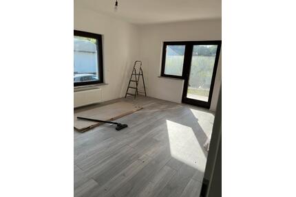 Komplett Sanierte 3 Zi.-Wohnung mit Terrasse - Ehringshausen
