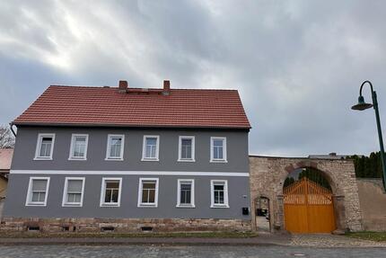 5 Raum Wohnung in Barnstädt - 1.050,00&nbsp;EUR Kaltmiete, ca.&nbsp; 142,00&nbsp;m&sup2; in Querfurt (PLZ: 06268)