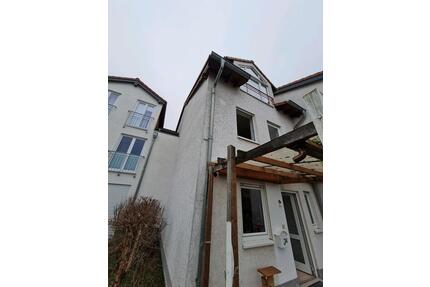 Haus vom 01.04.-31.04.26 teilmöbliert zu vermieten - auch als WG - Bornheim