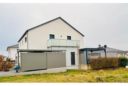 Freistehendes Einfamilienhaus mit Doppelgarage - Beilngries