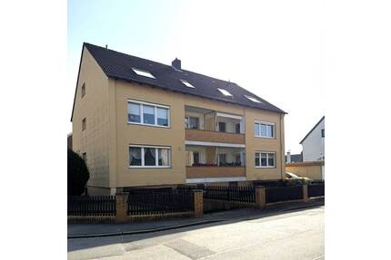 renovierte 3-Zi-Wohnung im 1. OG mit Balkon und Garage in Letter - Seelze