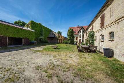 Haus zum Kaufen in Potsdam OT Uetz 1.250.000,00 € 291 m²