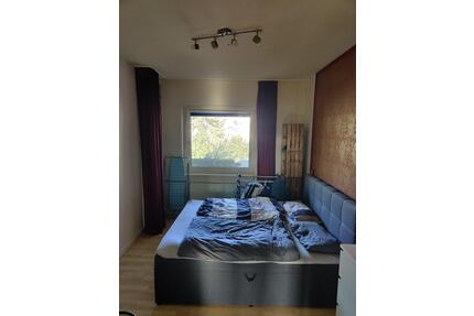 Vollmöblierte 2-Zimmer-Wohnung mit geräumigem Balkon im 2. OG in - Düsseldorf Stadtbezirk 3