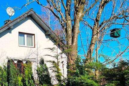 Ein- bis Zweifamilienhaus mit 