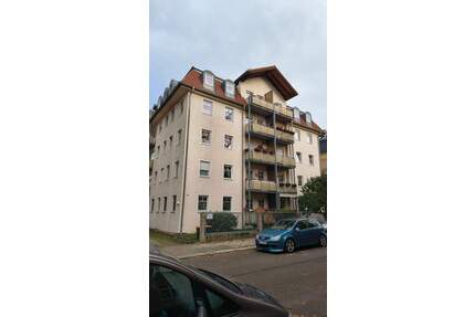 Schöne kleine 3 Raum mit Balkon, TG und Aufzug in ruhiger Lage von Dresden Cotta zu verkaufen