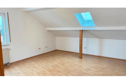 Helle 4 Zimmer Wohnung plus Küche und Bad - Alteglofsheim