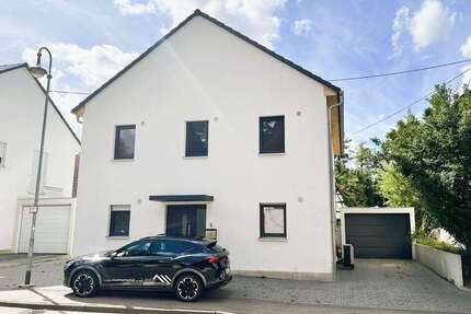 Haus zum Mieten in Backnang 2.100,00 € 168.31 m²