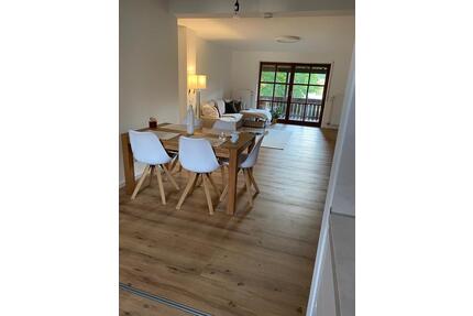 Hochwertig renovierte 3-Zimmer-Wohnung mit EBK, Balkon, Garage - Würzburg Lengfeld