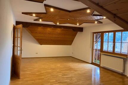 4-Zimmer-Dachgeschosswohnung - 1.200,00&nbsp;EUR Kaltmiete, ca.&nbsp; 160,00&nbsp;m&sup2; in Wolfach (PLZ: 77709)
