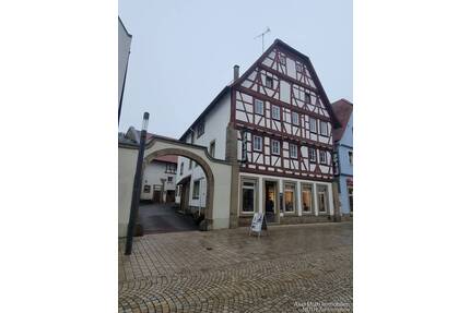 Fachwerkjuwel, saniert, vermietet, mit Ausbaureserve in DG und Nebengebäude. - Eppingen