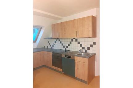 helle 3 Zimmer-Dachgeschosswohnung - Kumhausen