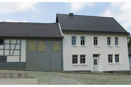 Hofreite Idstein-Heftrich - Innenhof, Scheune, Nebengebäude