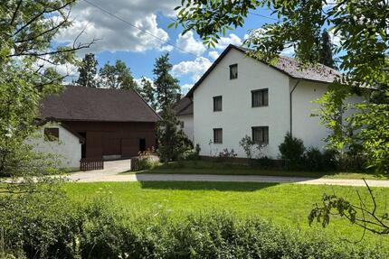 Idyllisches, großzügiges Anwesen im Herzen von Malgersdorf