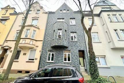 Attraktives, leerstehendes 3-4 Parteienhaus mit Balkonen und Ausbaupotenzial in guter Lage am Rhein - Düsseldorf / Benrath