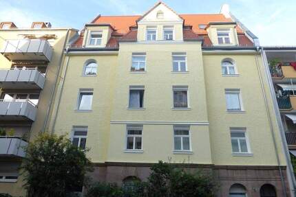 GEMÜTLICH WOHNEN IN CHARMANTEM ALTBAU! Hübsche, nicht alltägliche 4 ZW mit Einbauküche und Terrasse nördlich des Wöhrder Sees. - Nürnberg Gärten b Wöhrd