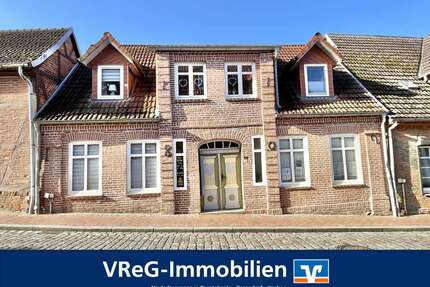 Haus zum Kaufen in Gadebusch 249.000,00 € 227 m²