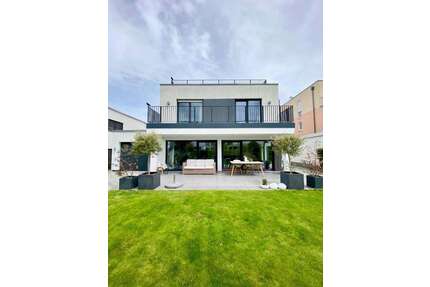 Haus zum Mieten in Frankfurt 4.400,00 € 254 m²