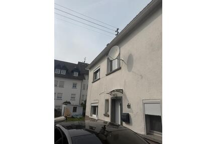 Freistehendes Einfamilienhaus mit Carport und Garten in Ettringen - Andernach