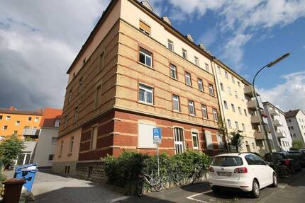Hier wird renoviert!!!! 3 Zimmer-DG-Wohnung am Ringpark - Würzburg Altstadt