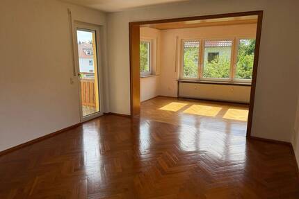 Schöne helle 4 Zim. Wohnung im 1. OG mit Balkon eines 3 Parteienhauses in Rothenburg zu vermieten! - Rothenburg ob der Tauber