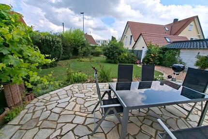 Exklusiv modernisierte Doppelhaushälfte mit Traumgarten - Königsbrunn