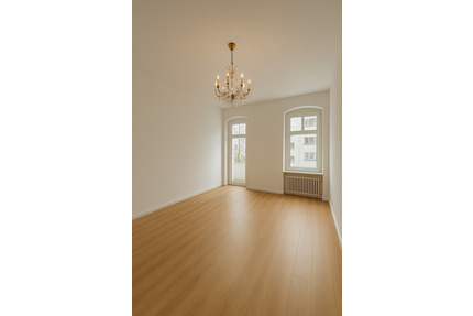 Saniertes Altbaujuwel in ruhiger Lage – 2 Zimmer, hohe Decken, Balkon und separate Küche vereinen Berliner Charme mit modernem Wohnkomfort