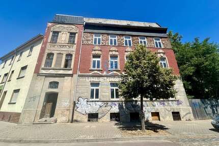 Haus zum Kaufen in Bernburg 100.000,00 € 299 m²