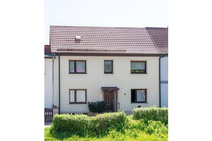Familienfreundliches Reihenmittelhaus mit Sauna, Terrasse und Hof - Hettstedt