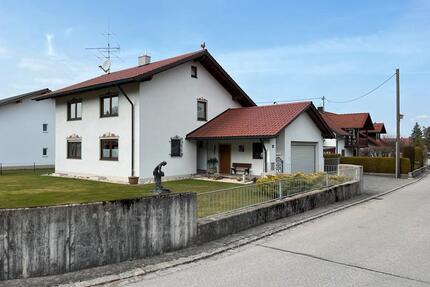 EFH mit Garage - 1.670,00&nbsp;EUR Kaltmiete, ca.&nbsp; 156,00&nbsp;m&sup2; in Stötten am Auerberg (PLZ: 87675)