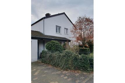 Zuhause mit viel Platz in Oelde - Zweifamilienhaus EG frei