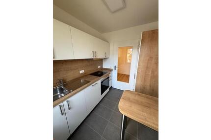 Attraktive und vollständig renovierte 2 Zimmerwohnung mit Balkon und Einbauküche - Biberach an der Riß