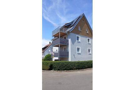 Charmante DG-Wohnung mit Panoramabalkon in zentraler Wohnlage - Murrhardt