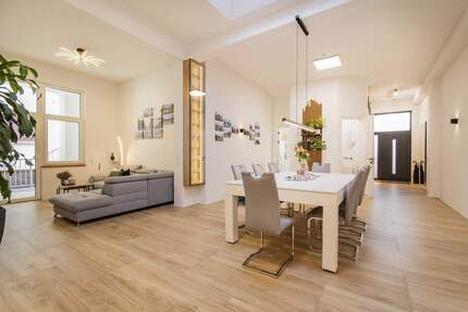 Neusaniertes Wohn- und Geschäftshaus mit 361 m² Gesamtfl., Dachterrasse sowie Büro & Lager in Elzach