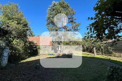 Freistehendes Mehrfamilienhaus mit großem Grundstück...3-Familienhaus in Alterlangen