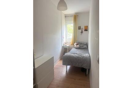 Privat Zimmer - 500,00&nbsp;EUR Kaltmiete, ca.&nbsp; 20,00&nbsp;m&sup2;&nbsp;Wohnfl&auml;che in Berlin (PLZ: 12619) Marzahn-Hellersdorf